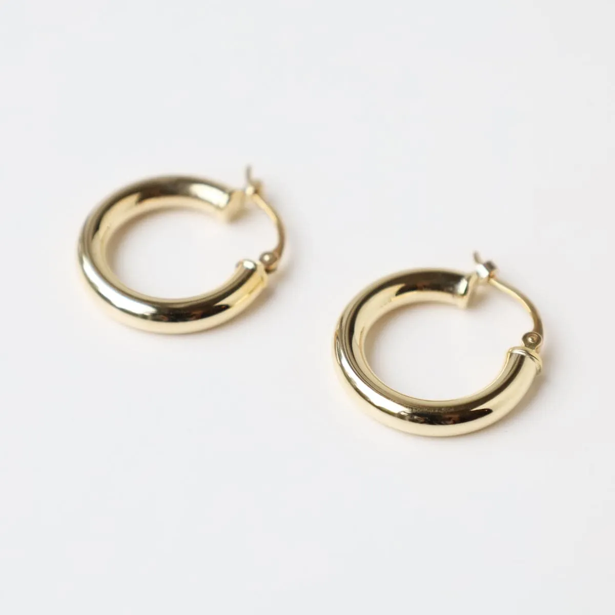 14k Yellow Gold 3x18mm Tube Hoop