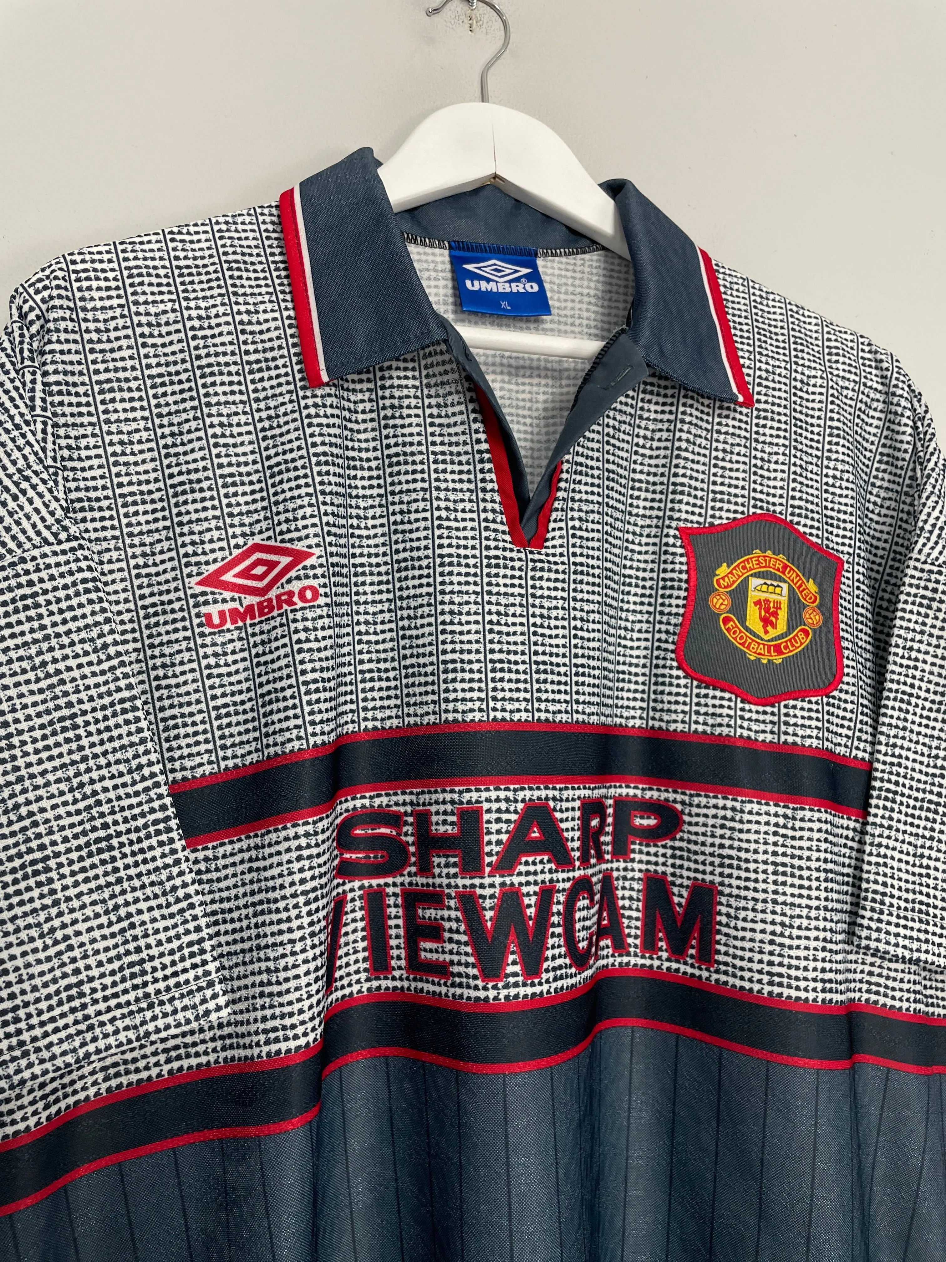 1995/96 MANCHESTER UNITED CANTONA #7 AWAY SHIRT (XL) UMBRO