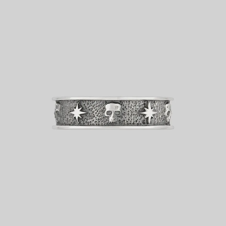 EDYTH. Skull & Star Band Ring - Silver