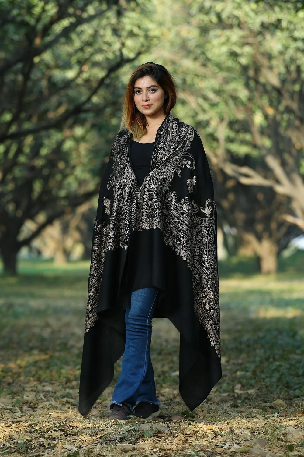 ELEGANT BLACK COLOUR EMBROIDERED SHAWL DEFINES FEMINISM AND ENHANCES SOPHISTICATION