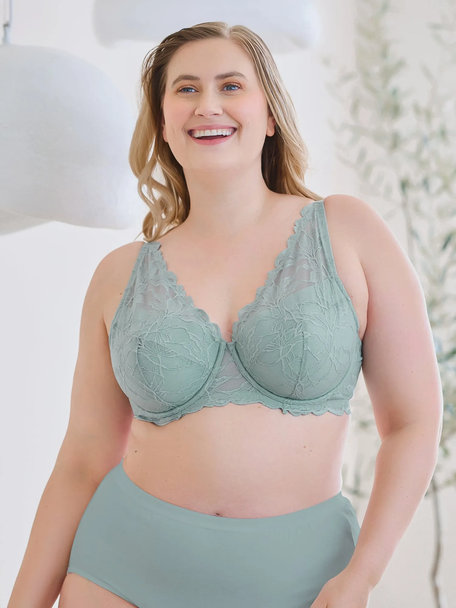 The Willow - Lace Plunge Underwire Bra